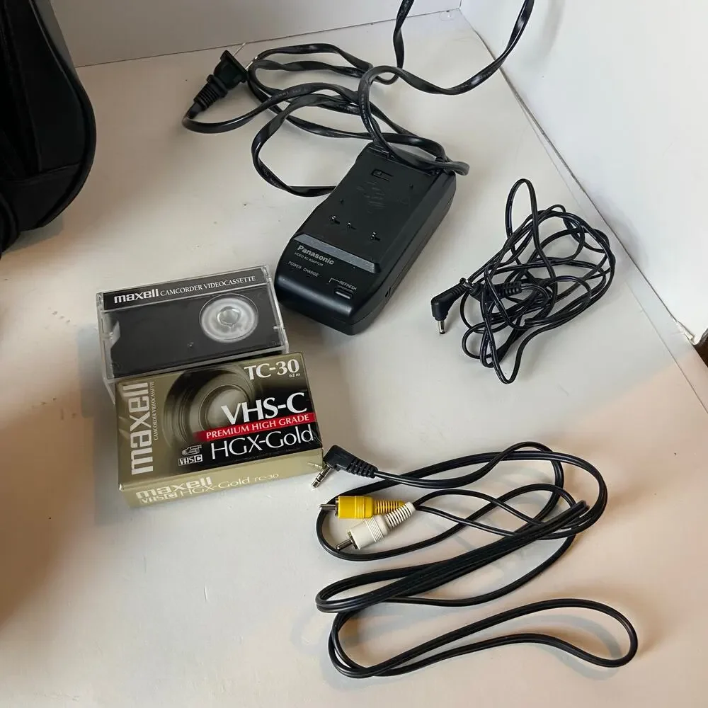 Panasonic PV-L501D Palmcorder Palmsight VHS-C Camcorder Video Camera Extras Test
